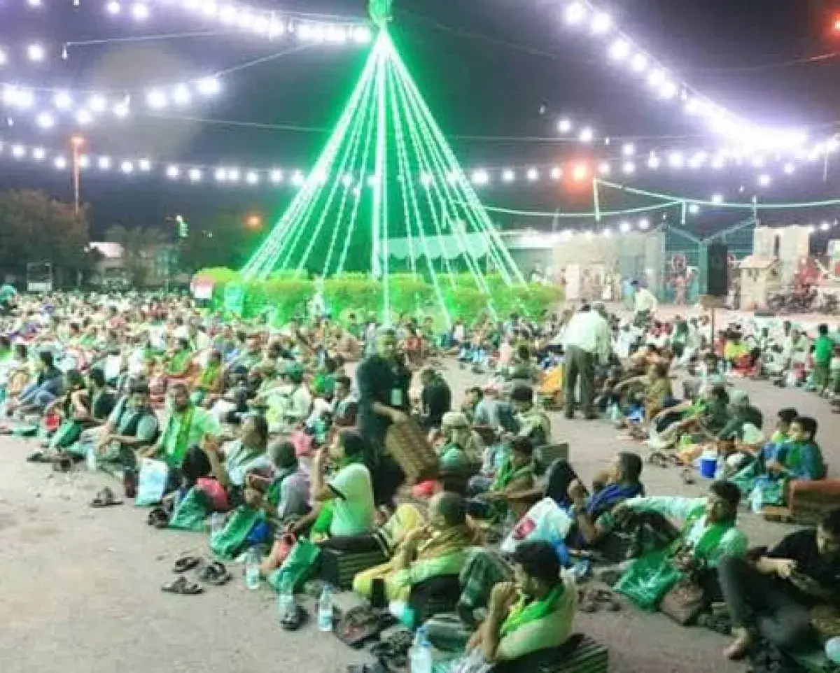 "المولد النبوي" في مناطق سيطرة الحوثي.. موسم للتربح الطائفي على أنقاض أضخم مأساة إنسانية