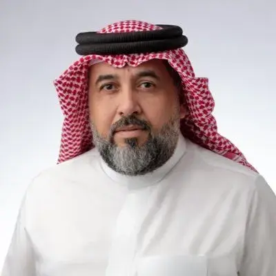 صحفي خليجي بارز يفتح النار على ناشط يمني ويهدده بك...