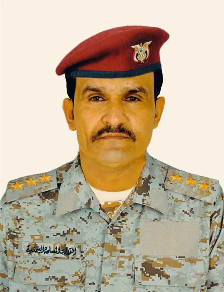ضابط في اللواء 13 مشاة يناشد مجلس القيادة ووزارة الدفاع إنصافه بعد إسقاط اسمه من كشوف المرتبات