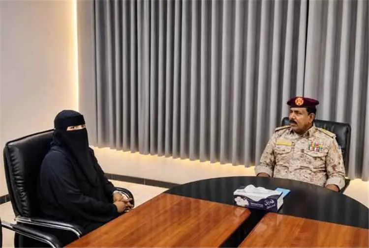 مدير عام اللجنة الوطنية للمرأة بساحل حضرموت تلتقي قائد المنطقة العسكرية الثانية لبحث تعزيز دور المرأة في الجانب العسكري