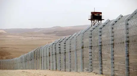 إسرائيل تستنفر لمواجهة عمليات تهريب على الحدود الم...