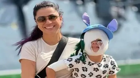 بعد رفض علاجها في أمريكا.. "طفلة قناع باتمان" تقتر...