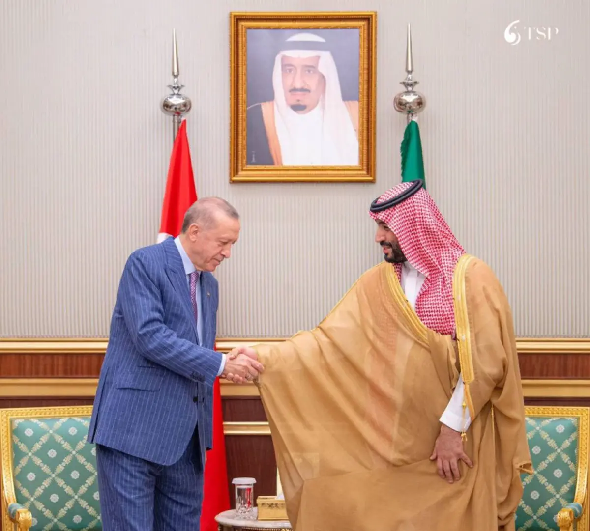 أردوغان يدين هجمات الحوثي بالبحر الأحمر ويرحب بإنش...