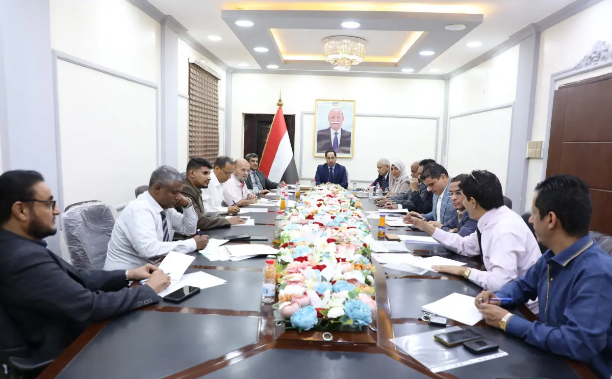 وزير الشباب والرياضة يناقش مع الأمانة العامة لمجلس...
