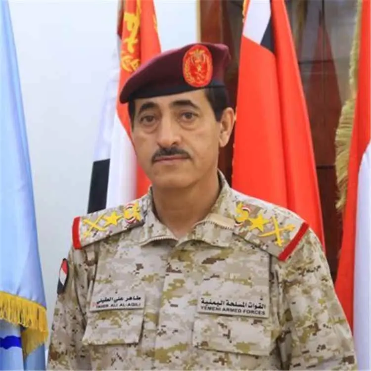 وزير الدفاع يوضح أسباب تأخر مرتبات أبريل ويكشف رفض قادة عسكريين الالتزام بآلية الصرف الجديدة