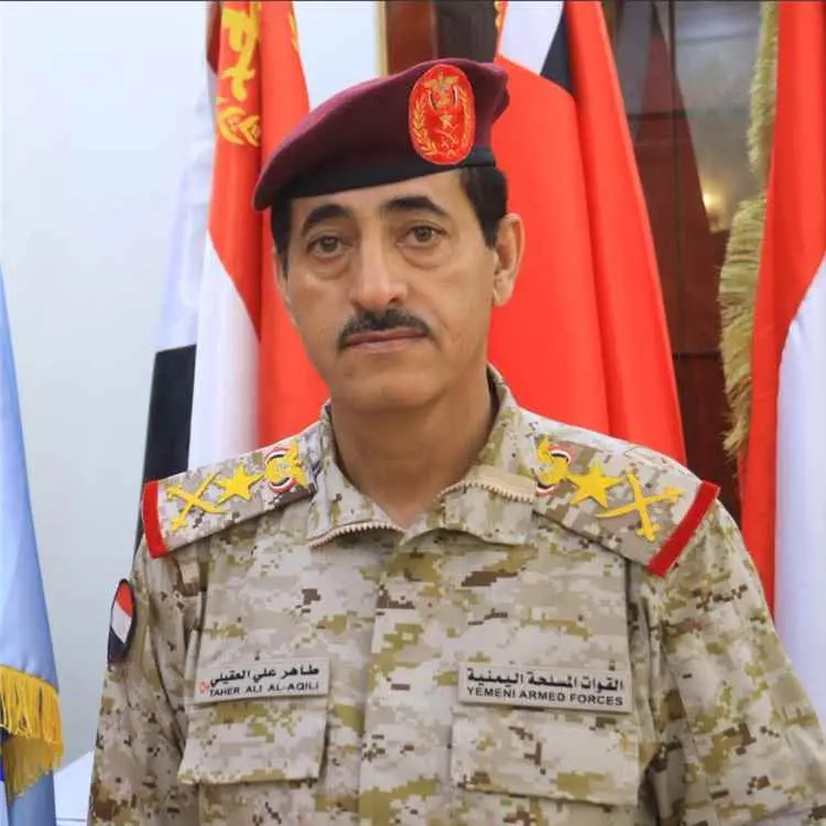 وزير الدفاع يعلن اعتماد آلية جديدة لصرف مرتبات منت...