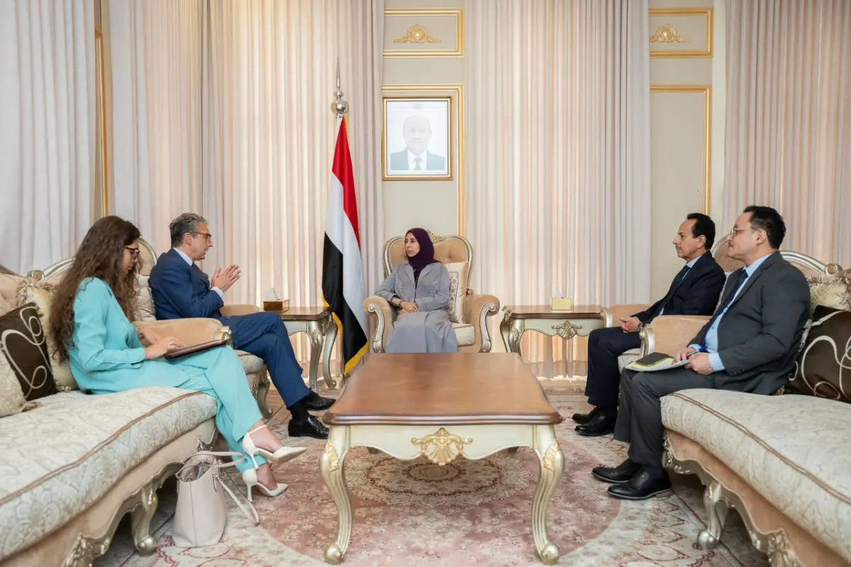 وزيرة الخارجية تبحث مع السفير الإيطالي تعزيز العلا...