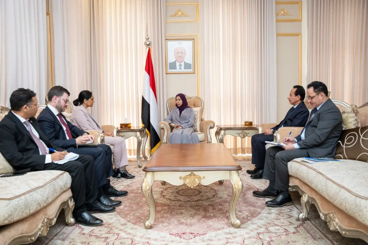 وزيرة الخارجية تبحث مع السفيرة البريطانية تعزيز ال...