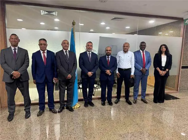 وزير الاتصالات يبحث في القاهرة مع المدير الإقليمي...