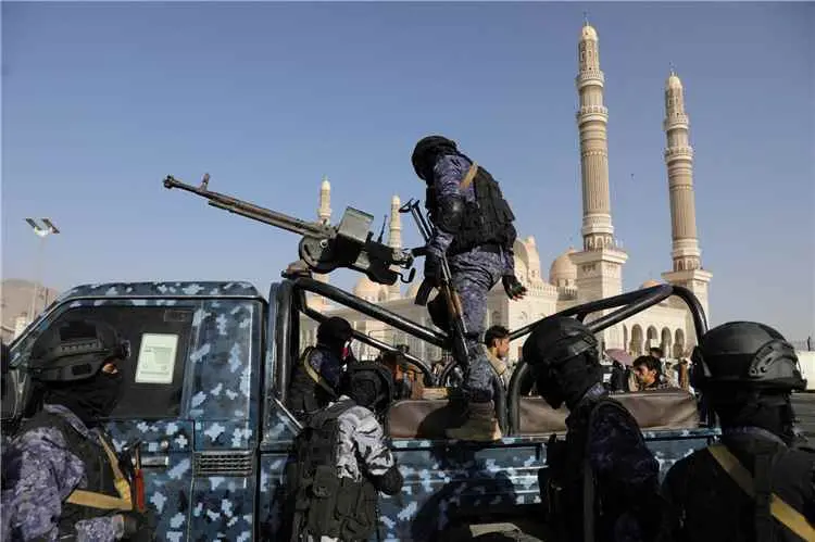 انهيار في صفوف الحـ.ـوثيين.. فرار جماعي من 6 جبهات...
