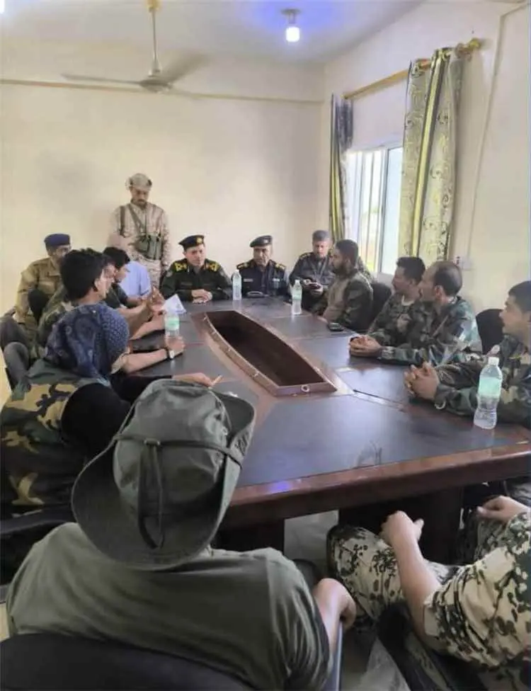 مدير أمن أبين يعقد اجتماعًا بقيادة قوات الطوارئ وي...