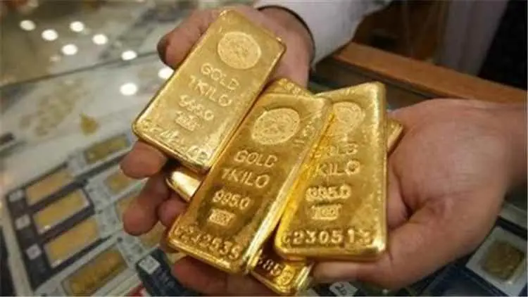 أسعار الذهب والمعادن النفيسة تقفز لأعلى مستوياتها...