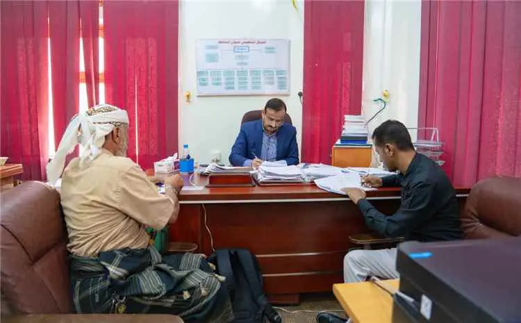 المحافظ بن الوزير يصادق على عقد ترميم وتأهيل سكن الطالبات بمعهد الدكتور أمين ناشر العالي الصحي فرع شبوة