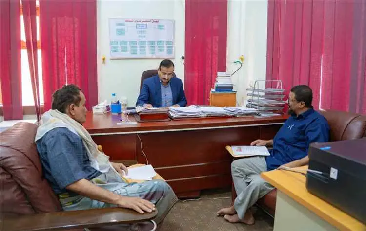 المحافظ بن الوزير يطّلع على نشاط جمعية رعاية وتأهيل المعاقين بشبوة ويؤكد دعم برامجها التعليمية والتأهيلية