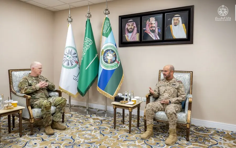 تفاصيل لقاء رئيس الأركان السعودي مع قائد الجيش الم...