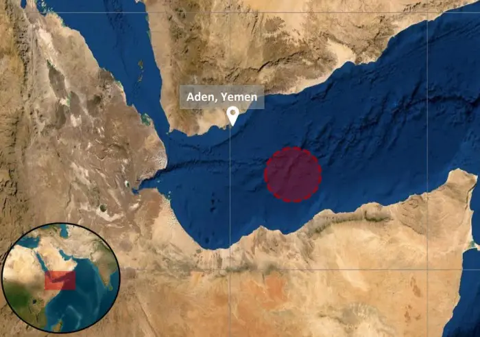استهداف ناقلة نفط قبالة عدن بصاروخ حوثي من مكيراس