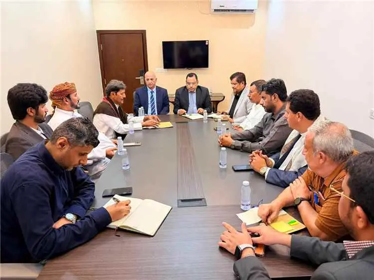 مدير عام مديرية شحن  يضع احتياجات المديرية  على طاولة السقطري والشرجبي.. تحرك حكومي لتطوير الزراعة والمياه وإنعاش منفذها البري