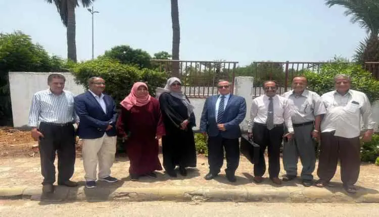 رئيس جامعة عدن يبحث مشروع إعادة تأهيل مقبرة شهداء...