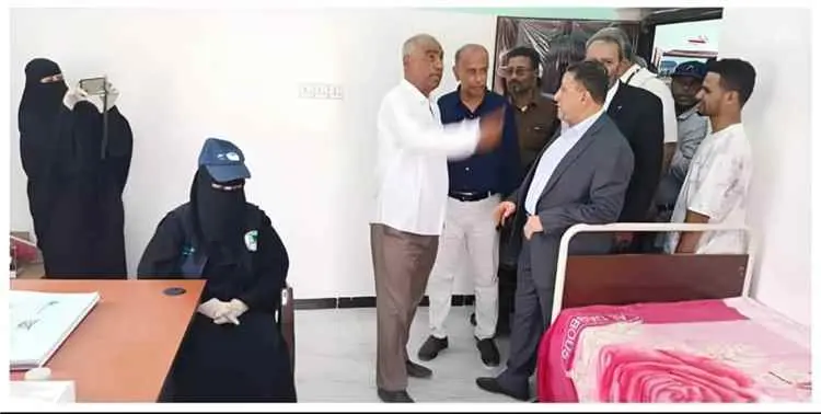 أمين عام محلي أبين يفتتح الوحدة الصحية بمنطقة دهل...