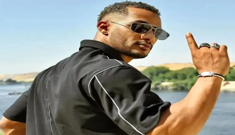 محمد رمضان يطلب من جمهوره استكمال كلمات أغنيته الج...