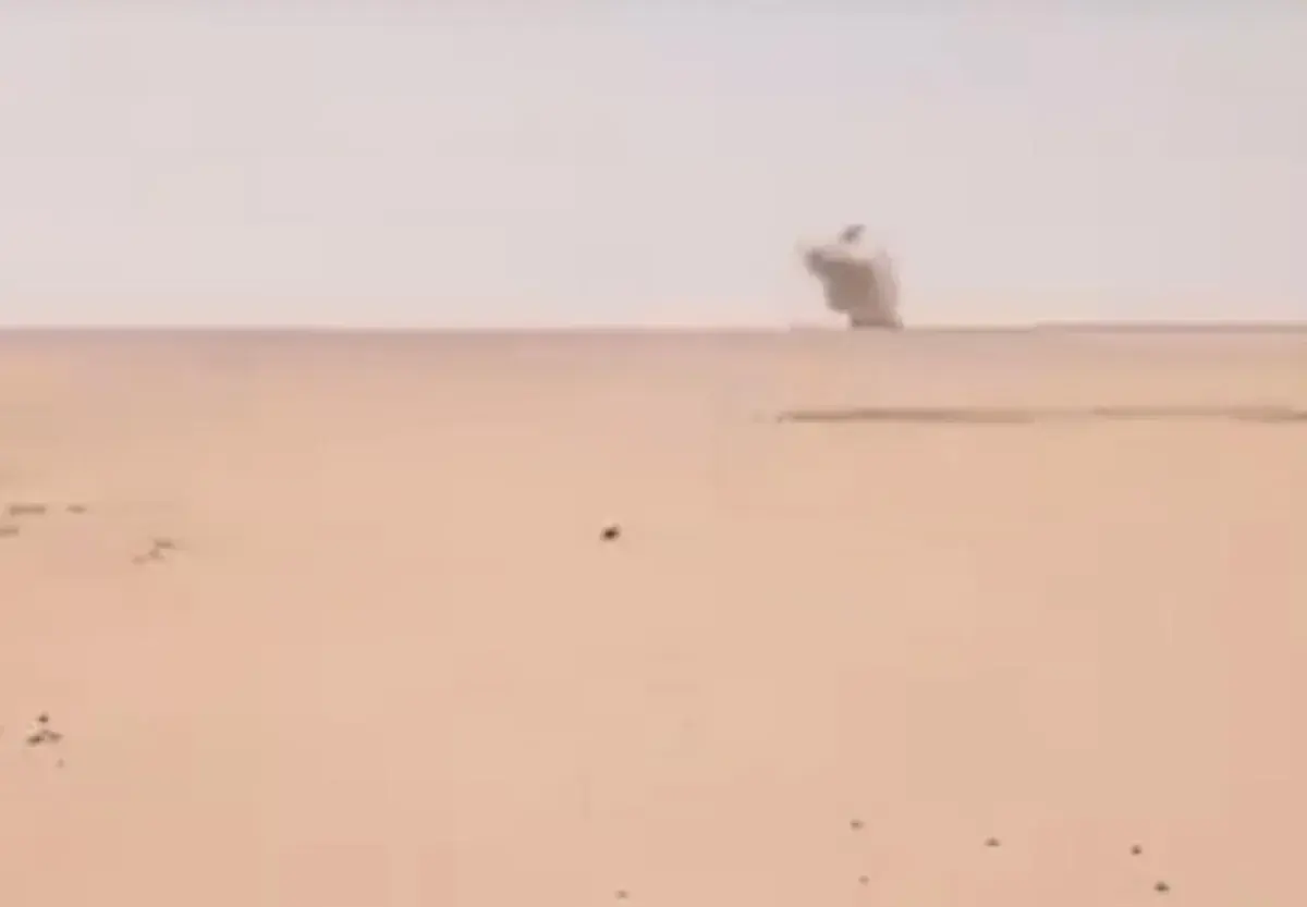 سقوط صاروخ حوثي في صحراء الجوف