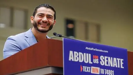 هل يفوز الطبيب ذو الأصول المصرية بمقعد في مجلس الش...