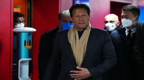 نجلا عمران خان يحذران من تدهور صحة والدهما ويتهمان...