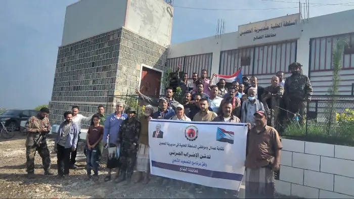 استمرار الإضراب الجزئي لليوم الثالث في الحصين وتلو...