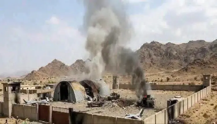 الحوثي يستهدف بالصواريخ معسكرات لقوات الطوارئ في م...
