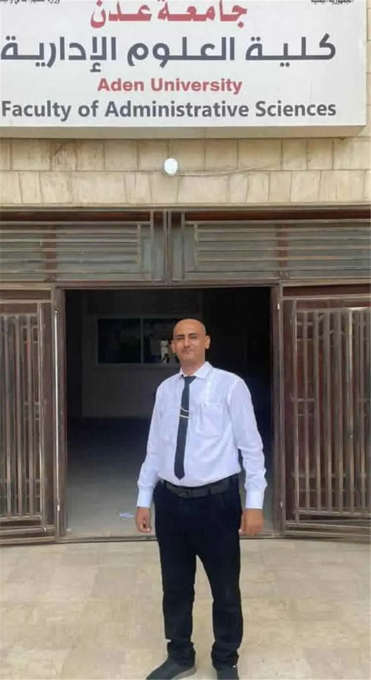 الباحث عبدالسلام سيف الدميني الداعري يناقش بنجاح بحث تخرجه في الإدارة الصحية بجامعة عدن حول الصراع التنظيمي بالمستشفيات الحكومية