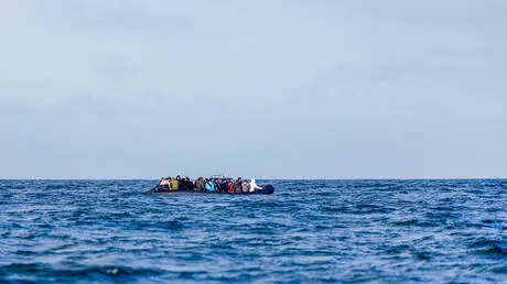اليونان تنقذ عشرات المهاجرين بينهم مصريون وسودانيو...