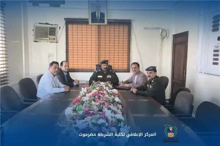 مدير كلية الشرطة حضرموت يلتقي قيادات وزارة الداخلي...