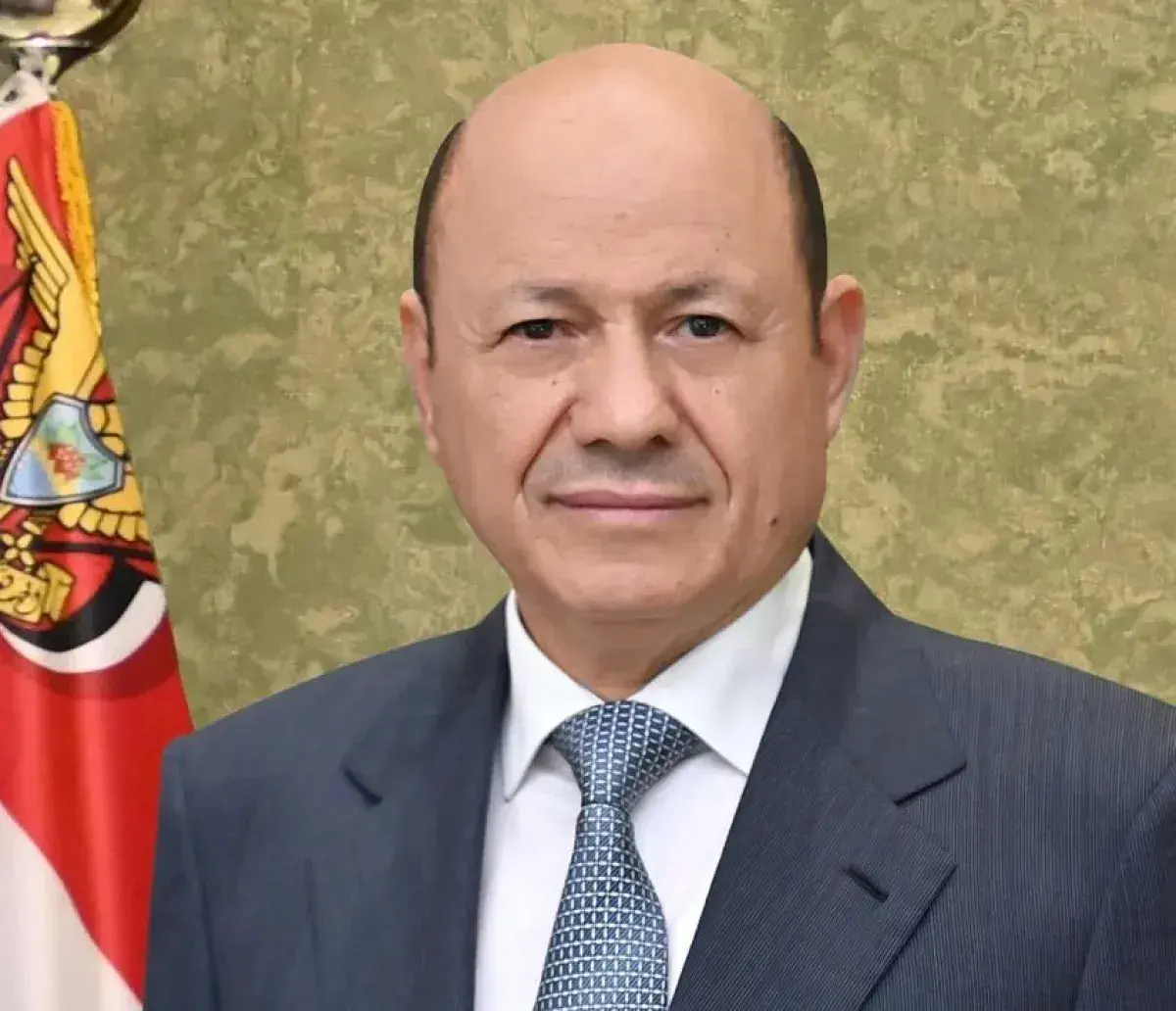 العليمي يوجه بالرد الحازم على اعتداءات الحوثيين وي...