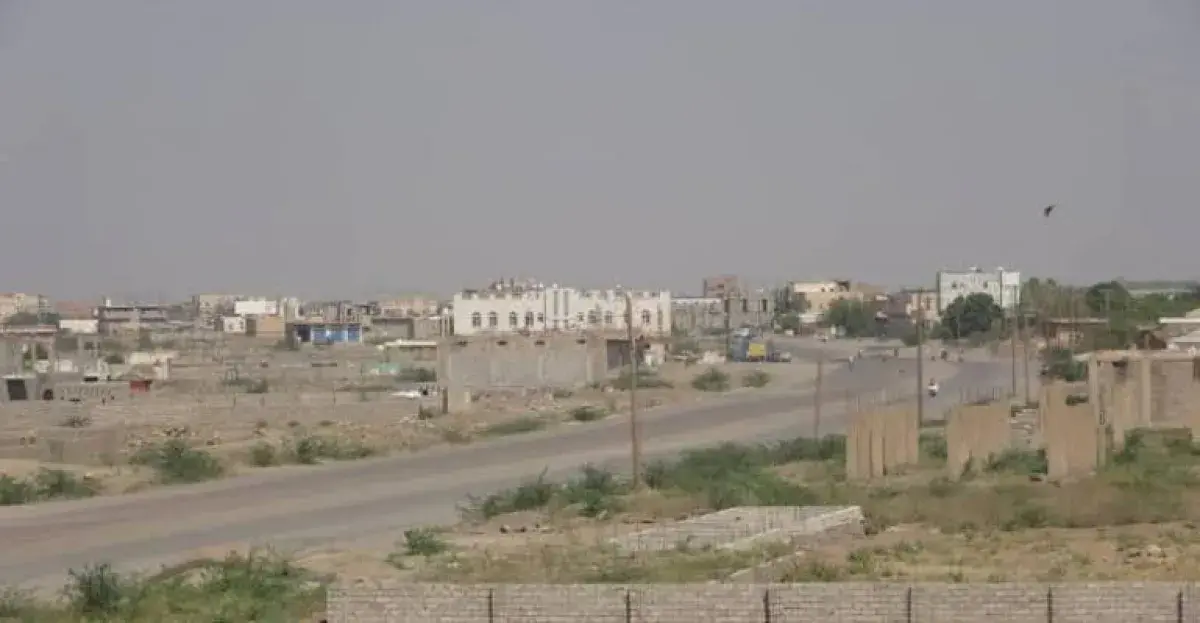 إصابة مدنيين اثنين جراء قصف حوثي استهدف منازل سكني...