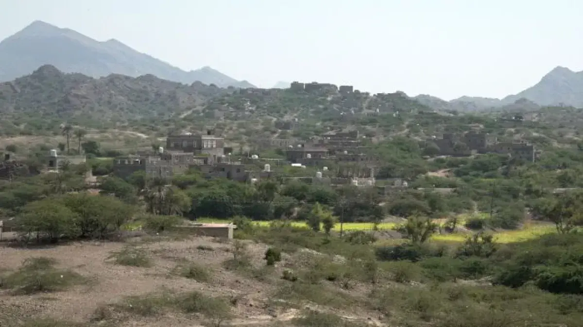 مليشيا الحوثي تقصف قرية في الحديدة وتصيب مدنيين