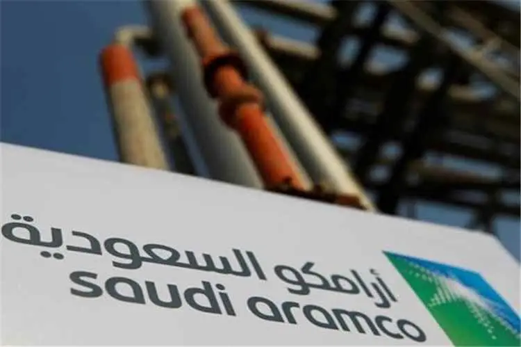 أرامكو السعودية تخفض سعر الخام الخفيف لآسيا وتستعد لسيناريوهات بديلة للتصدير