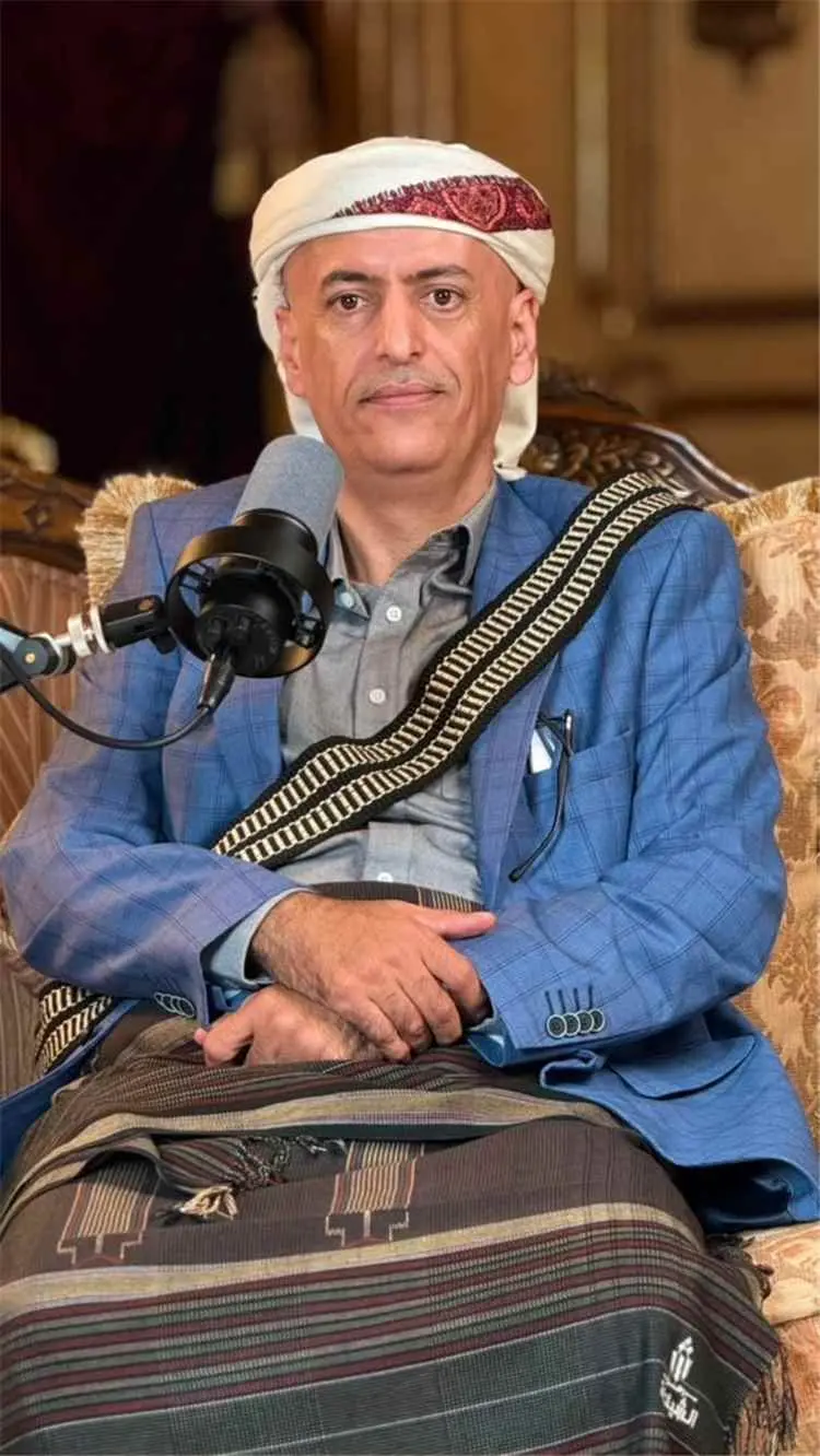 صحفي يدعو مجلس القيادة ووزارة الدفاع إلى تحريك الج...