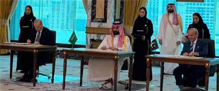 عاجل | السعودية وتركيا وباكستان توقع “اتفاق مكة” للدفاع المشترك
