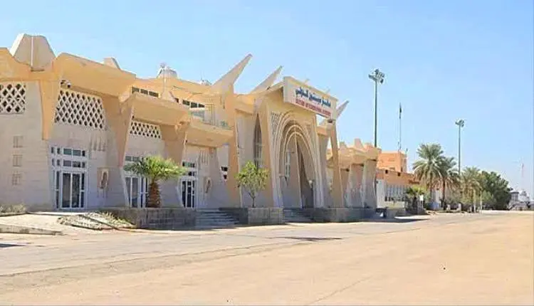 ما حقيقة استهداف مطار سيئون وتوقف الرحلات؟..مدير ا...