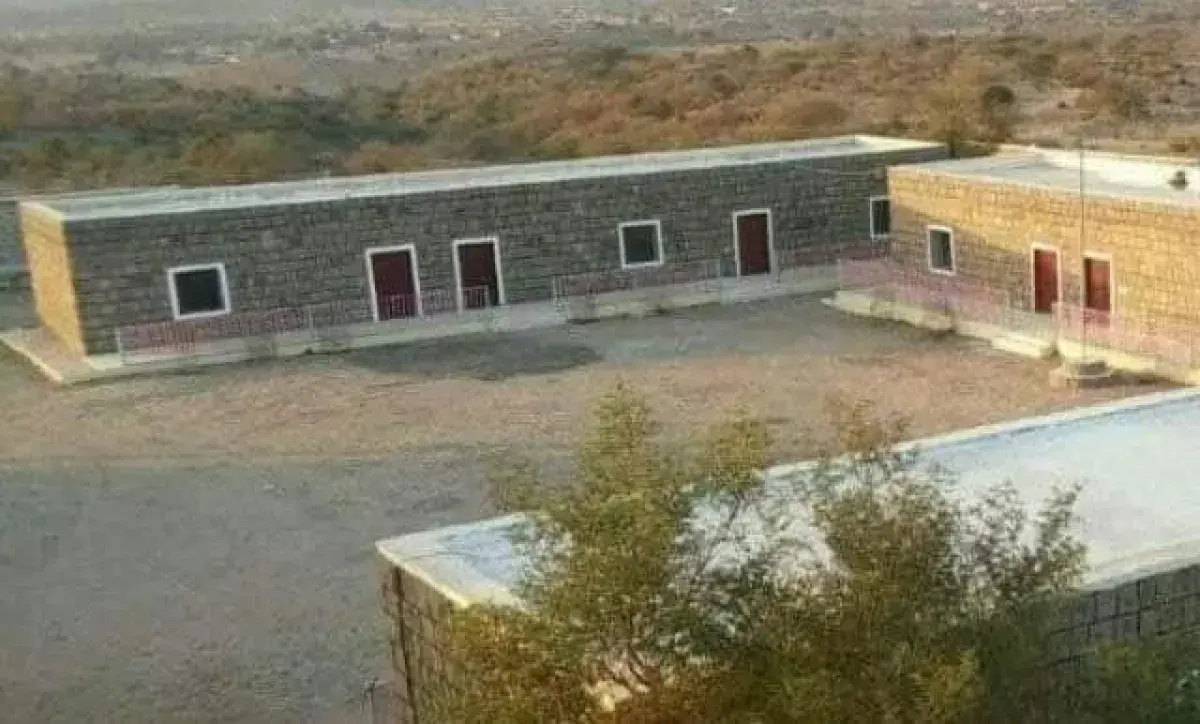 مليشيا الحوثي تستهدف مدرسة شمالي الضالع بطائرة مسي...