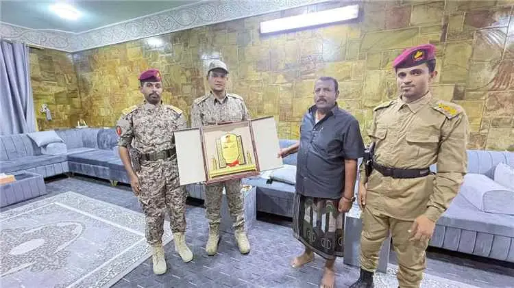 قائد المنطقة العسكرية الثانية يستقبل أركان اللواء السادس بقوات درع الوطن في محافظة المهرة بالمكلا