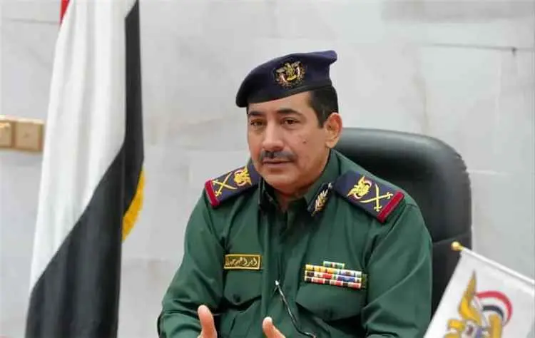 وزير الداخلية: استهداف مليشيا الحوثي لمعسكرات القو...