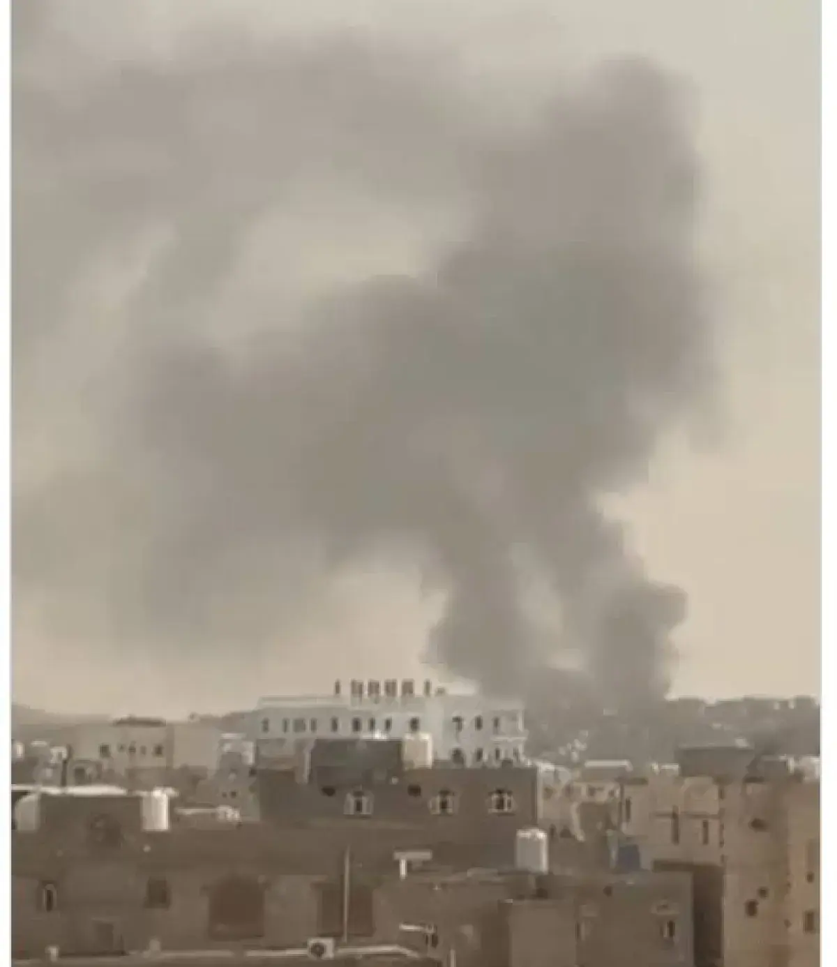 بعد تصعيدها الاخير ..  سياسيون وناشطون ينتقدون صمت المبعوث الأممي إلى اليمن ويصفونه بالتواطؤ مع عصابة الحوثي