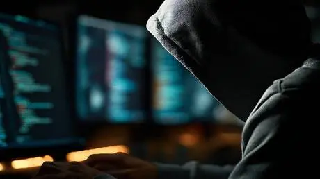 خبير إسباني شارك في الكشف عن معلومات حول 400 موظف...