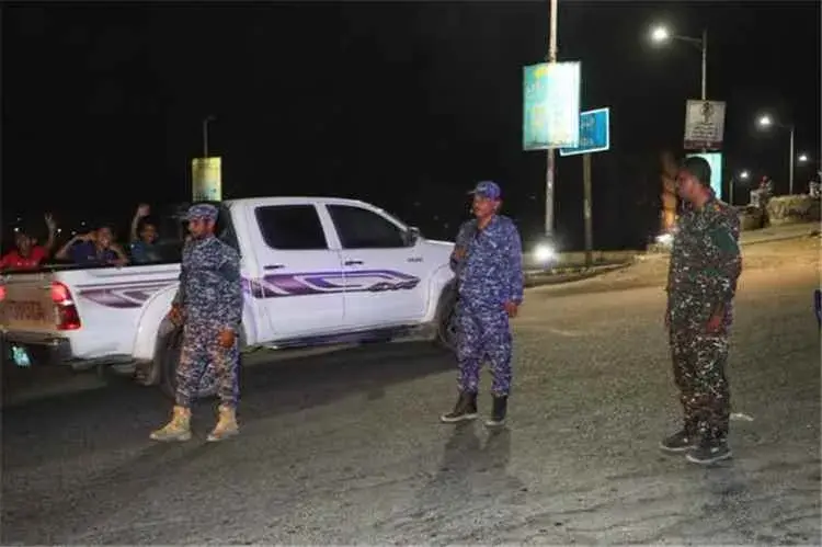 أمن ساحل حضرموت يكثّف الدوريات والحملات الميدانية لضبط المطلوبين ومنع حمل السلاح