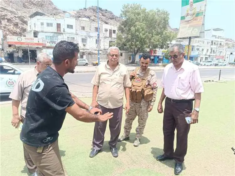 مدير المعلا يتفقد أعمال صيانة وتأهيل ممشى المسطح بمنطقة الدكة