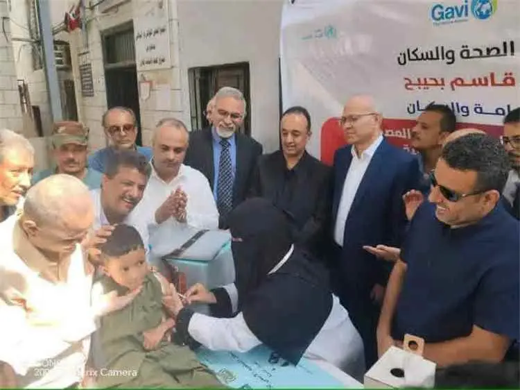 الوليدي والشعبي يدشنان حملة مصغرة للتحصين ضد مرض ا...