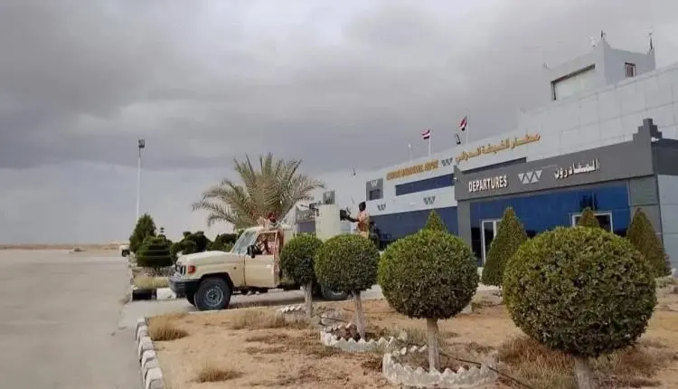 المهرة.. مسيرة حوثية تحوم في أجواء مطار الغيضة ومق...
