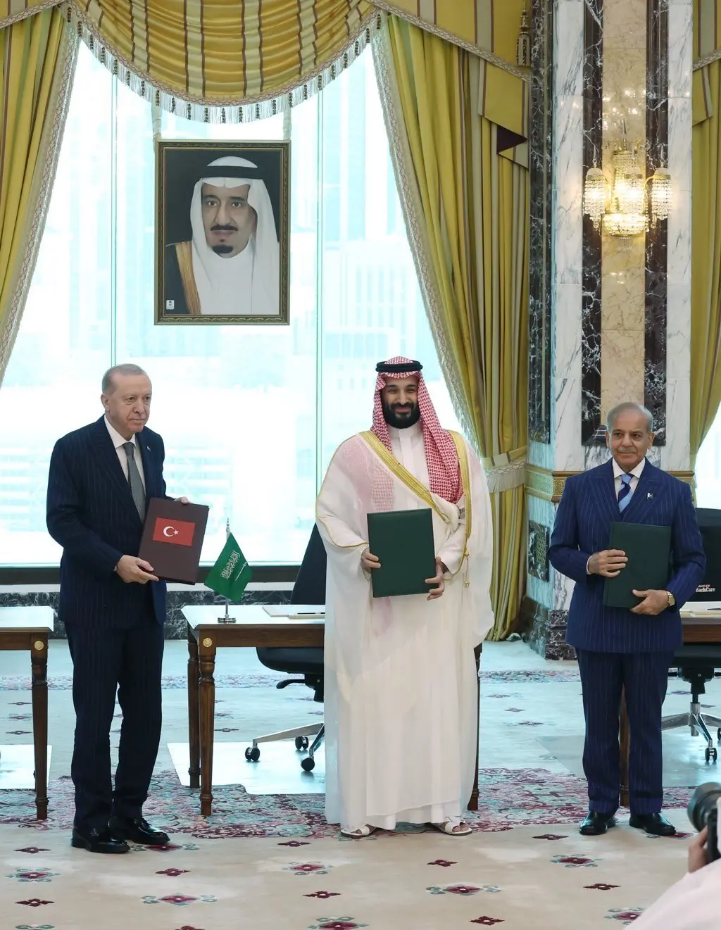 الأولوية للبيت الخليجي: تحذيرات إماراتية للسعودية...