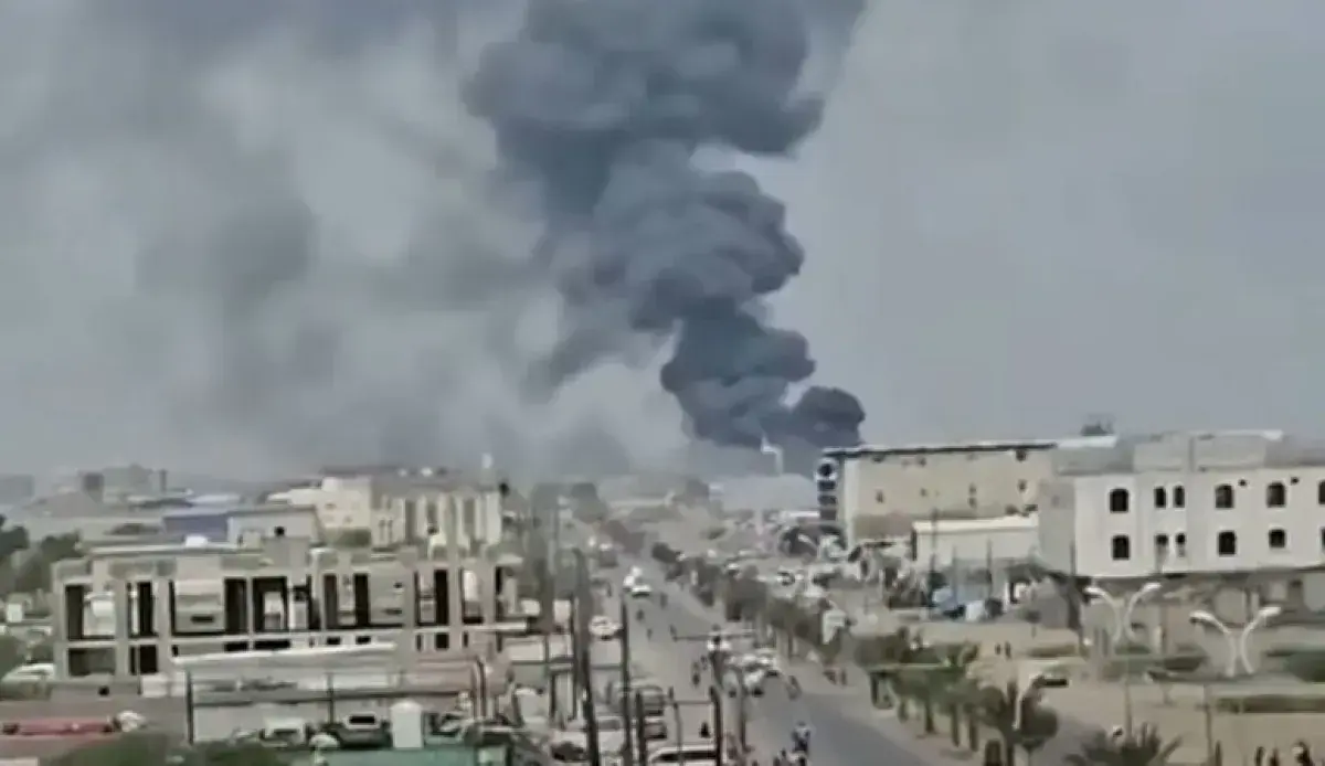مدير ميناء المخا: قصف حوثي يلحق أضراراً جسيمة بالب...